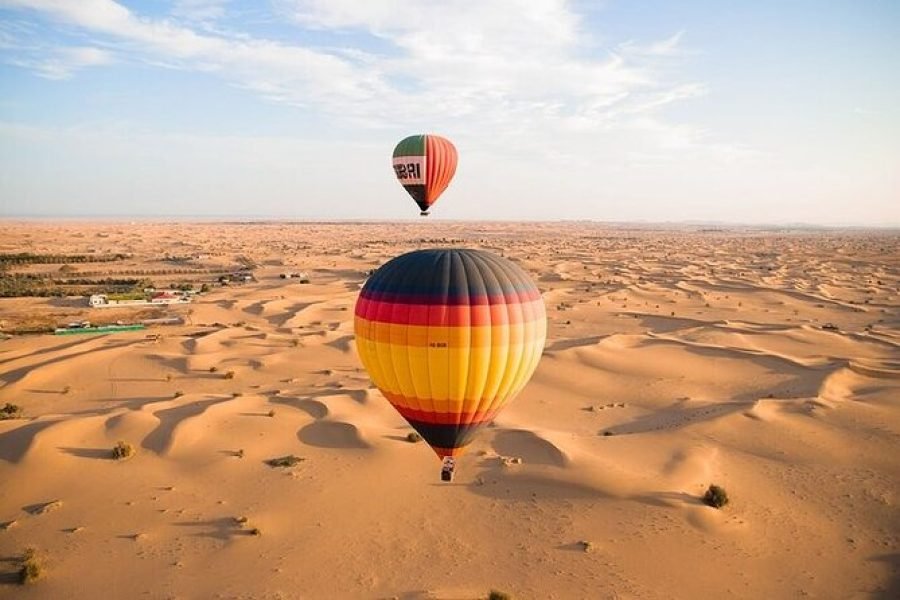 MONTGOLFIERE AU LEVER DE SOLEIL